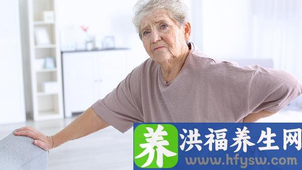 老年人腰椎间盘突出压迫神经腿疼怎么治