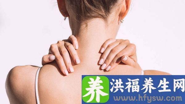 肩膀不直是什么原因