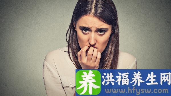 左侧喉咙异物感反酸嗳气便秘
