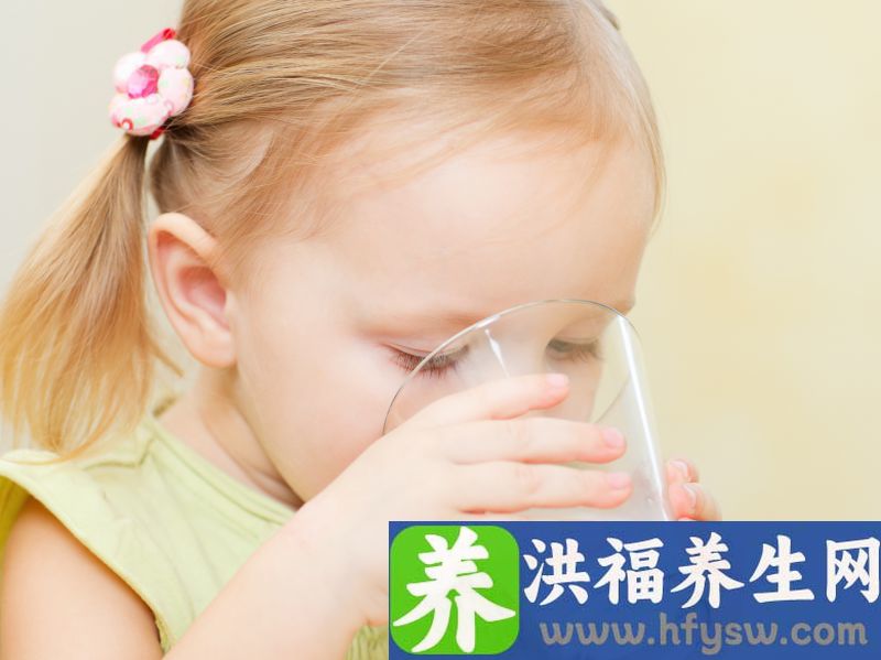为什么国人天天喝牛奶，还是缺钙？研究：5个坏习惯，会把钙赶跑