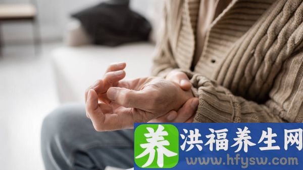 我的手麻木是怎么回事