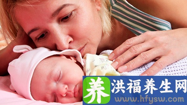 宝宝爱“吃手”易感染鹅口疮