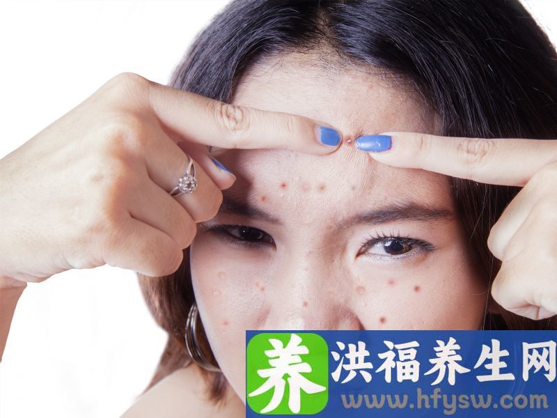 年龄越大，皮肤状态会越差？这2个方法，或许可以预防老年斑