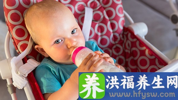 婴儿想吐是怎么回事？