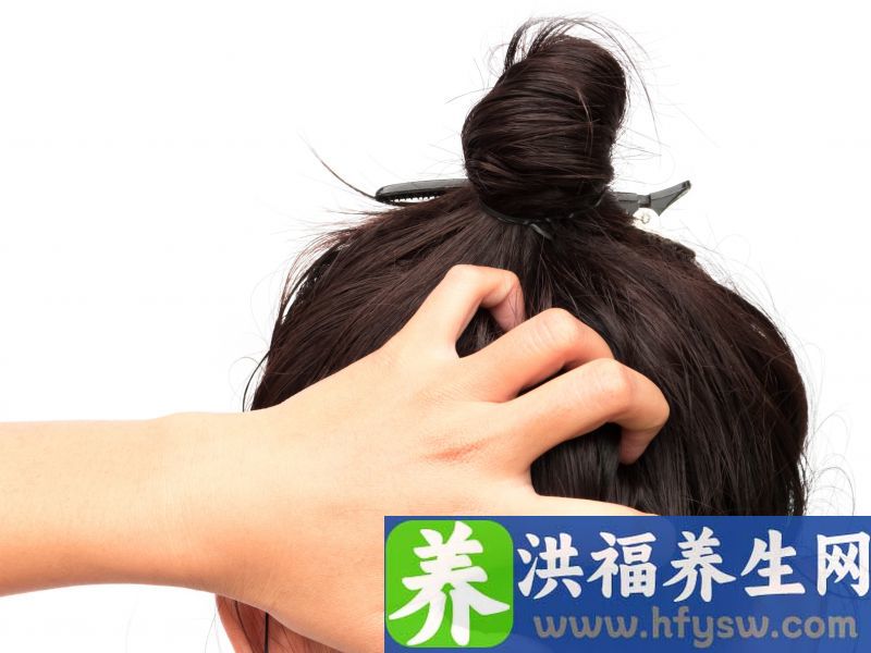 头发突然大把大把掉是怎么回事？4个原因别忽视，头发还能够长回来