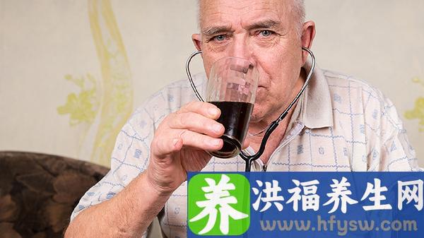 老人血压低是什么原因引起的