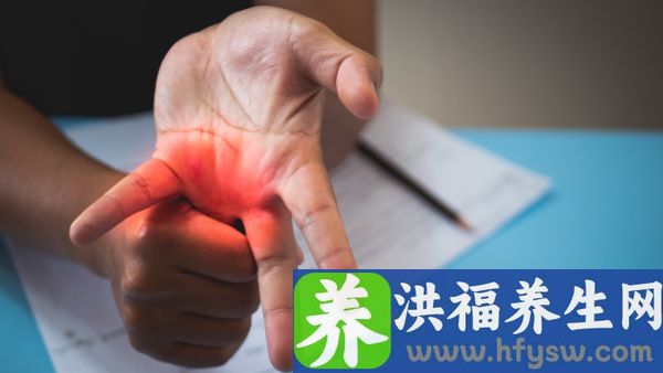 手指头被别人掰了肿了怎么办