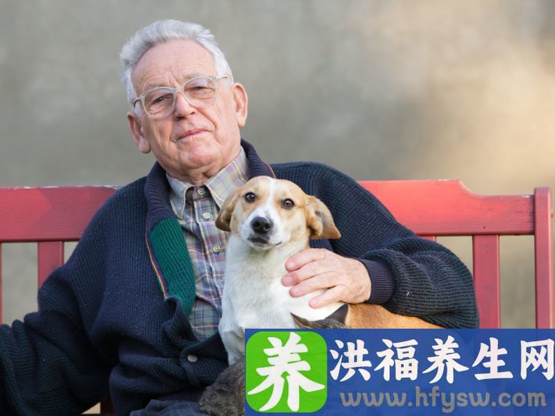老人味的“元凶”被揪出，不想一身异味，40岁后，3种食物少碰