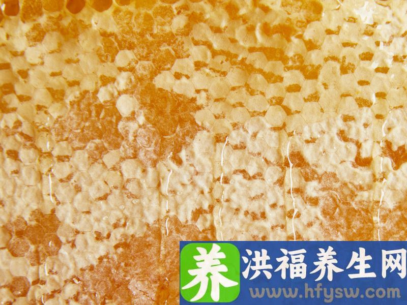 蜂蜜水是早晨喝好，还是睡前喝好？告诉你喝蜂蜜的最佳时间