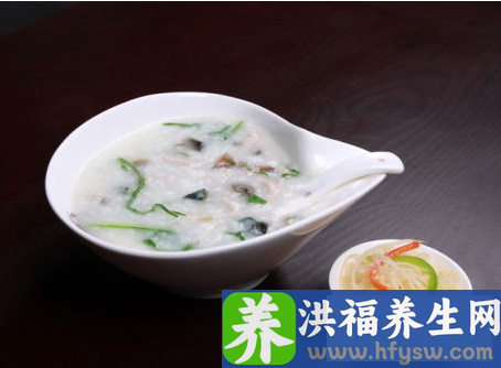 夏季吃什么降暑 推荐15款<a href=http://www.duomehao.com target=_blank class=infotextkey>养生</a>粥防中暑