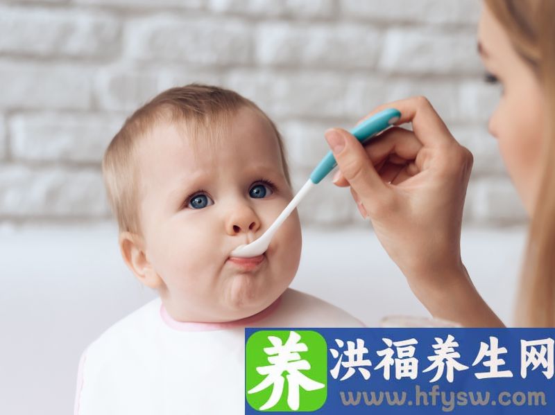 还在追着喂饭？爸妈不妨做好4件事，让孩子爱上自己吃饭