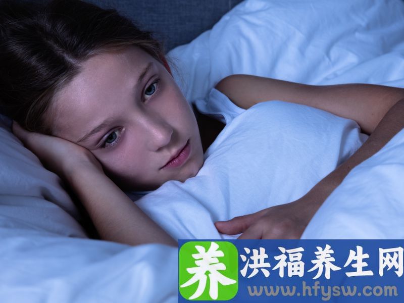频繁起夜影响睡眠，夜尿多的原因，除了饮水多，原来还有这些