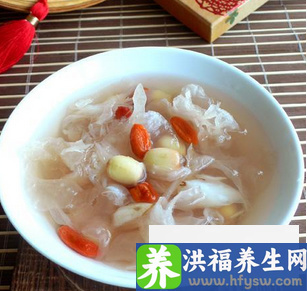 秋季<a href=http://www.duomehao.com target=_blank class=infotextkey>养生</a>宜多喝粥 推荐八款药粥清肺润燥