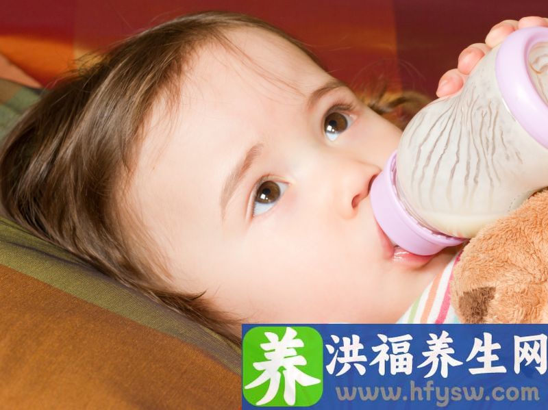 每天冲奶粉的水，应该用温水还是热水？可能很多人都做错了