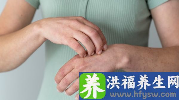 手背肿筋疼是怎么回事