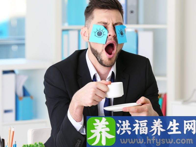 老公经常睁眼睛睡觉，是咋回事？要治疗吗？