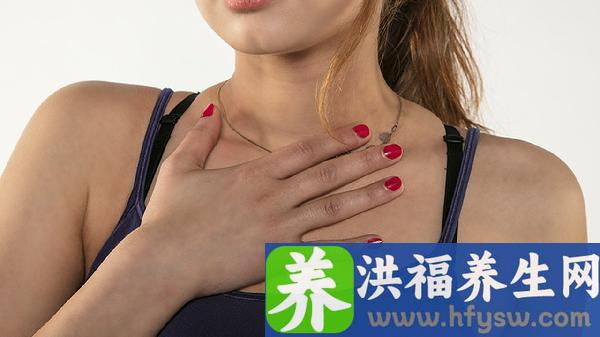 女性乳房上长了个疙瘩正常吗
