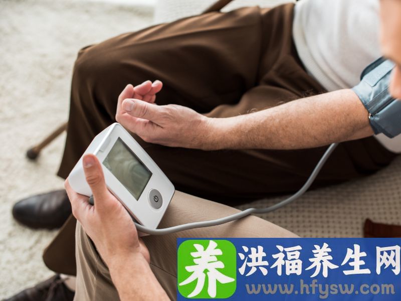 血压高不能喝“绿茶”吗？若想稳定血压，“3水”建议少喝