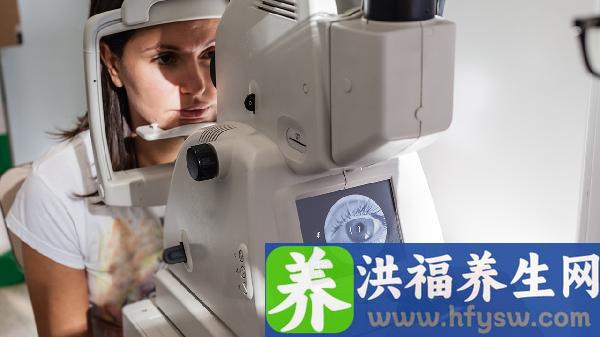 眼睛干涩视力模糊什么原因