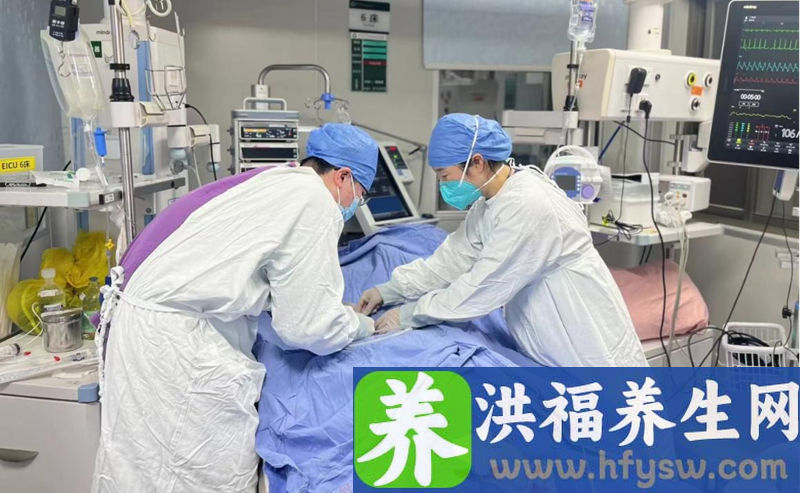 高热“烧”进ICU一查竟是“大白肺”，逸仙急诊医护团队成功为重症鹦鹉热衣原体肺炎患者开展“生命接力”