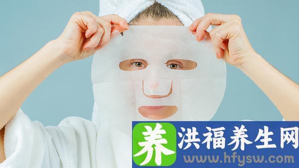 面膜袋子里的液体可以擦脸吗