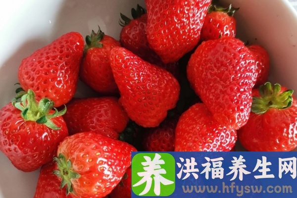 草莓用小苏打洗还是盐
