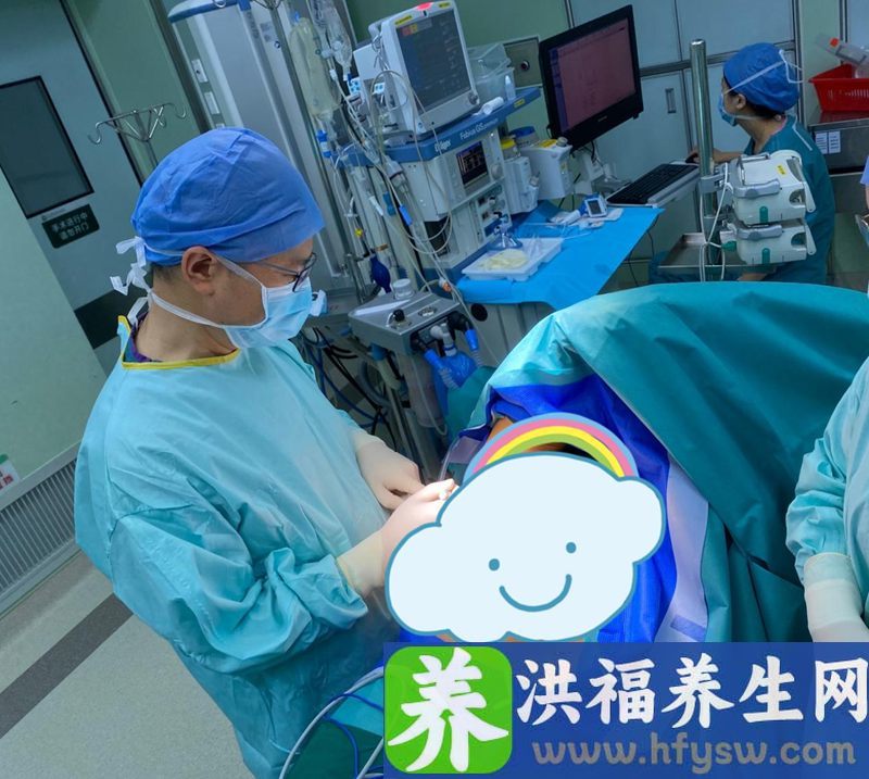 女子胸壁长出巨大肿瘤，医生妙手卸“重担”