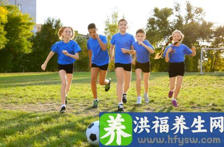 孩子撒尿时有鼓起一坨是什么原因
