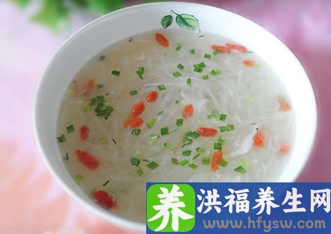 冬季老年人补钙吃什么 虾皮白萝卜汤最补钙
