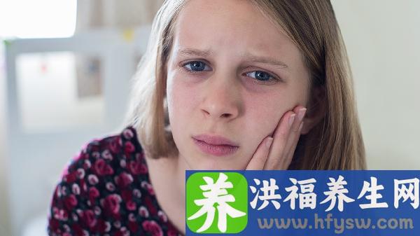 嘴巴长泡喉咙痛？疱疹性咽峡炎和手足口病你必须了解的真相！