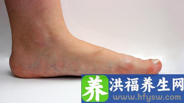 老年人脚抽筋是什么原因引起的